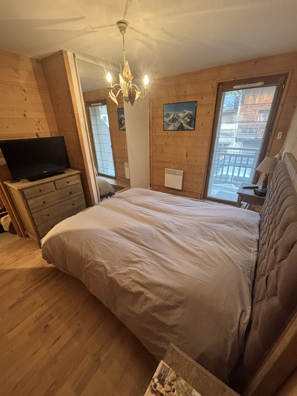 chalune-n60-chambre-lit-double-location-appartement-chalet-les-gets