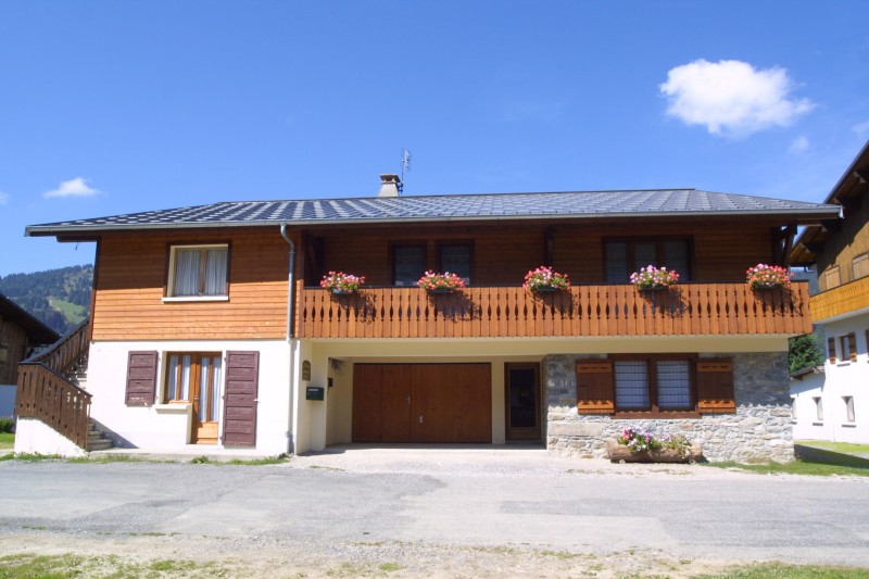 Chamioret-1-Turche-1-exterieur-ete1-location-appartement-chalet-Les-Gets