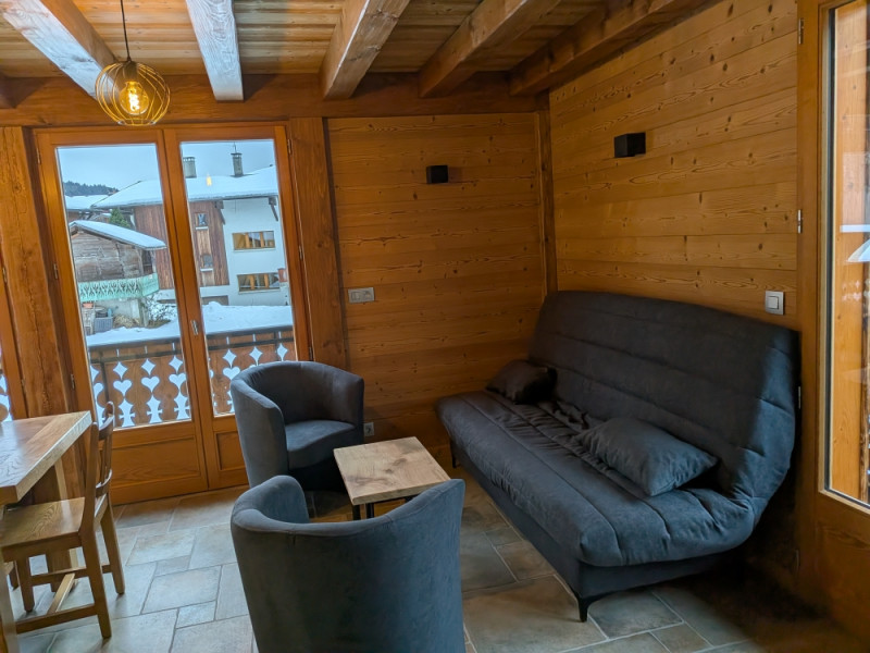 Chapuis-2-salon-salle-a-manger-location-appartement-chalet-Les-Gets