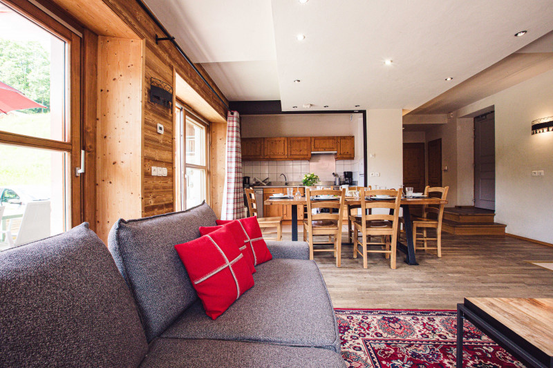 Chaumiere-1-salle-a-manger-salon-location-appartement-chalet-les-gets