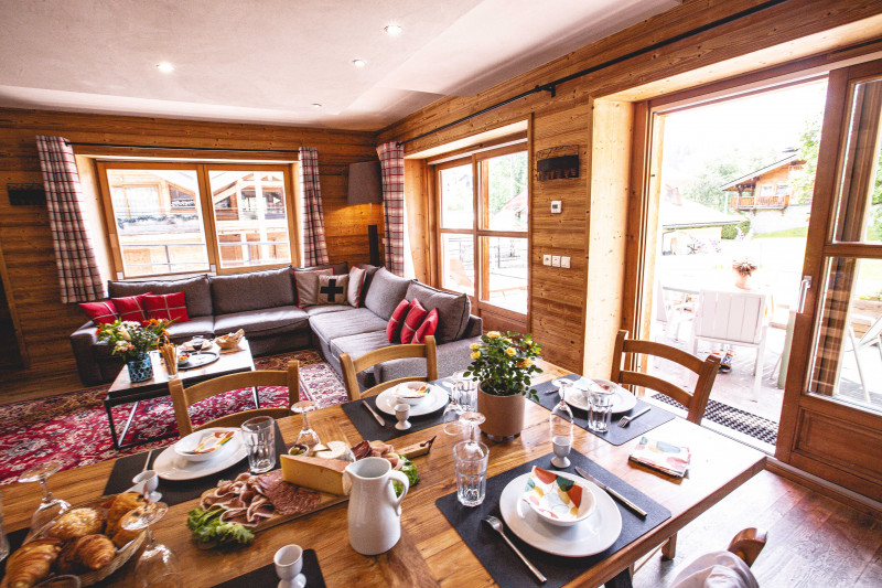 Chaumiere-1-salle-a-manger-salon-location-appartement-chalet-les-gets