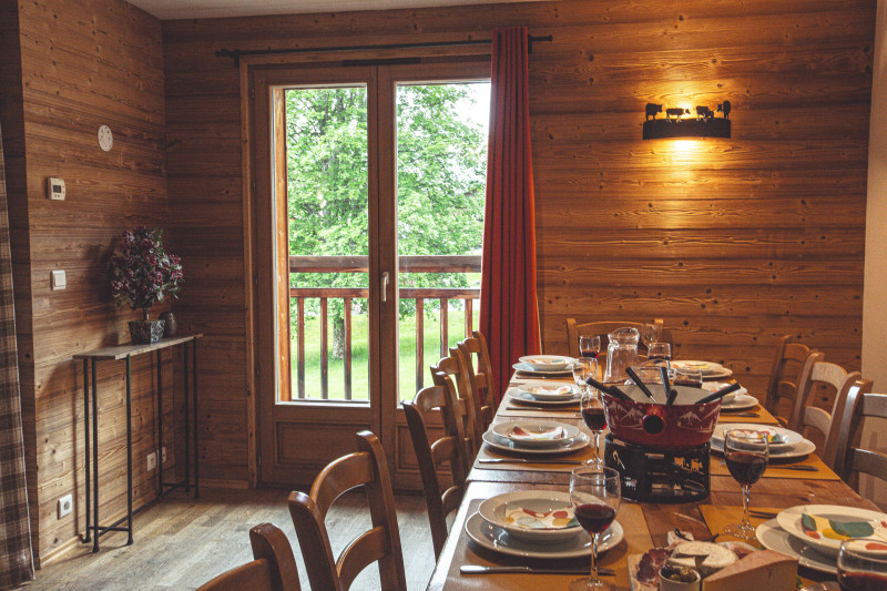 Chaumiere-3-salle-a-manger-location-appartement-chalet-les-gets