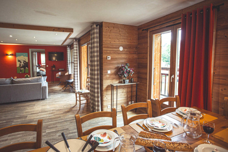 Chaumiere-3-salle-a-manger-salon-location-appartement-chalet-les-gets