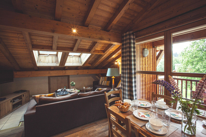 Chaumiere-5-salle-a-manger-salon-location-appartement-chalet-les-gets