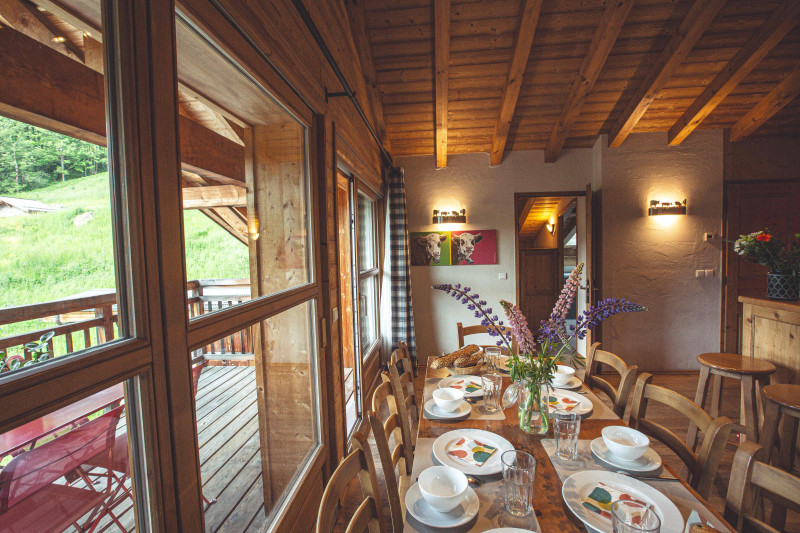 Chaumiere-5-salle-a-manger-table-location-appartement-chalet-les-gets