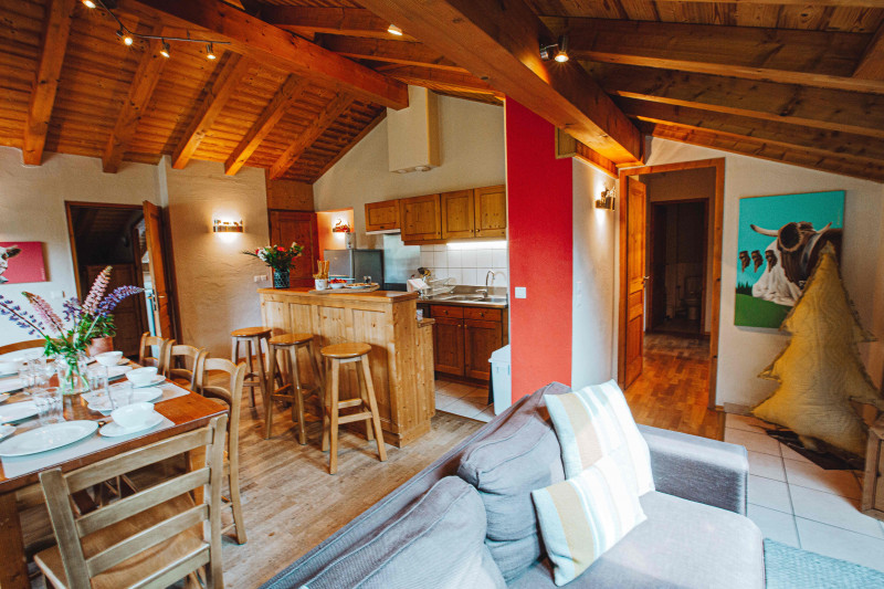 Chaumiere-5-salon-cuisine-location-appartement-chalet-les-gets