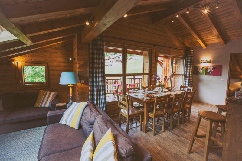 Chaumiere-5-salon-salle-a-manger-location-appartement-chalet-les-gets