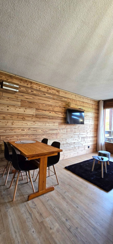 chavannes-2032-salon-coin-repas-location-appartement-chalet-Les-Gets