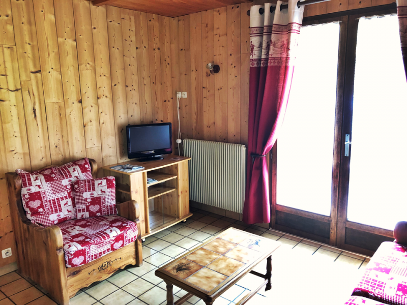 Clos-1-salon1-location-appartement-chalet-Les-Gets