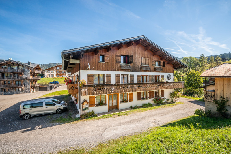 Clos-Chanterelle-exterieur-ete-location-appartement-chalet-Les-Gets