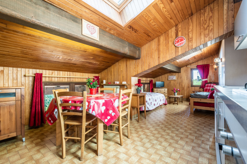 Clos-Chanterelle-sejour-cuisine-location-appartement-chalet-Les-Gets