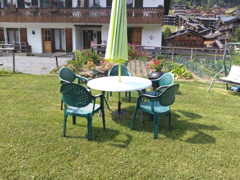Clos-Myrtille-exterieur-ete-jardin-location-appartement-chalet-Les-Gets