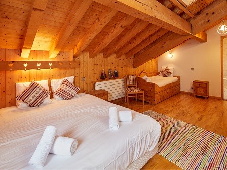 Cognee-chambre-lit-double-ensuite-location-appartement-chalet-Les-Gets