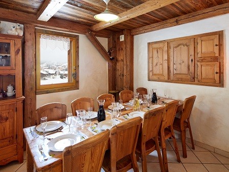 Cognee-salle-a-manger-location-appartement-chalet-Les-Gets