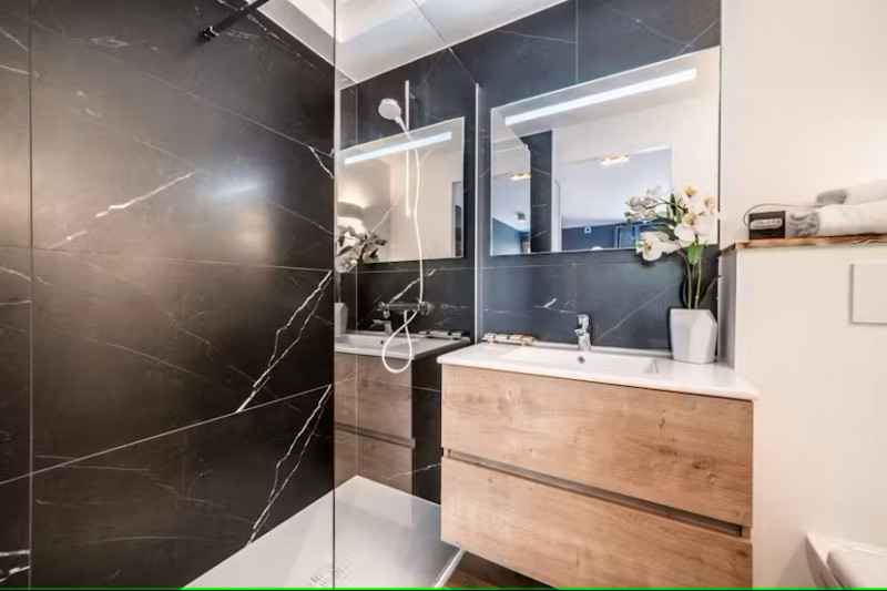 colibri-20bathroom1-chambre1ensuite-location-chalet-appartement-les-gets-14327496