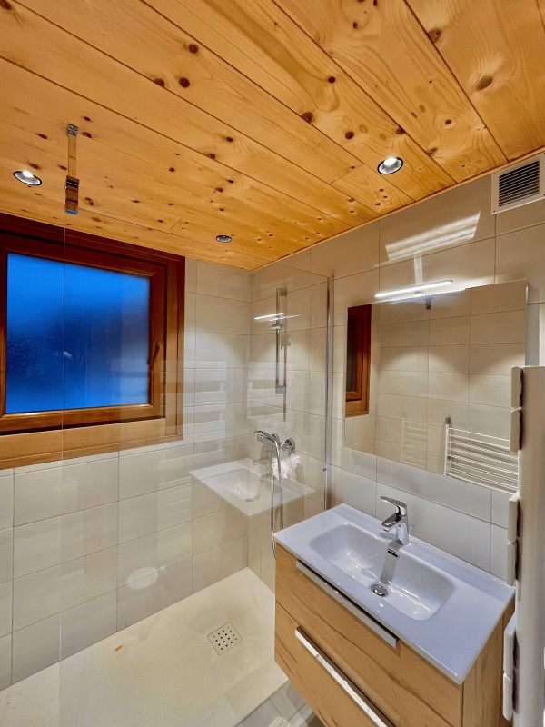 Cordee8-salle-de-bain-location-chalet-appartement-Les-Gets Cordee8-salle-de-bain-location-chalet-appartement-Les-Gets