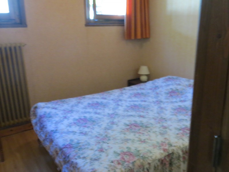 Corzolet-4-Bleuet-chambre-lit-double-location-appartement-chalet-Les-Gets