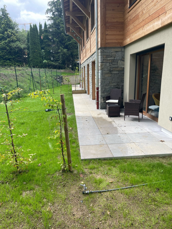 cottage-alpin-6-exterieur-jardin-location-appartement-chalet-Les-Gets