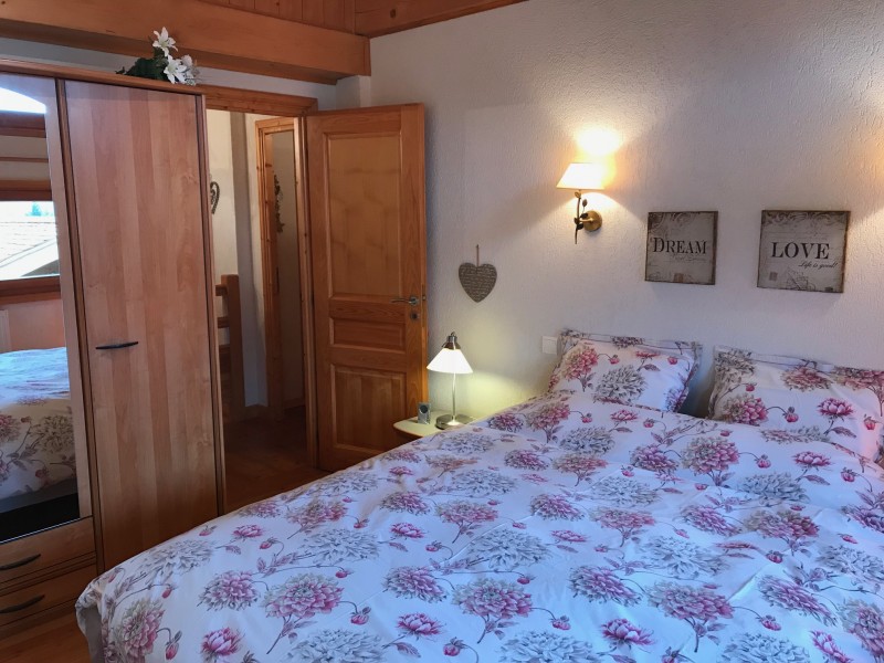 Etoile-des-Neiges-chambre-lit-double-location-appartement-chalet-Les-Gets