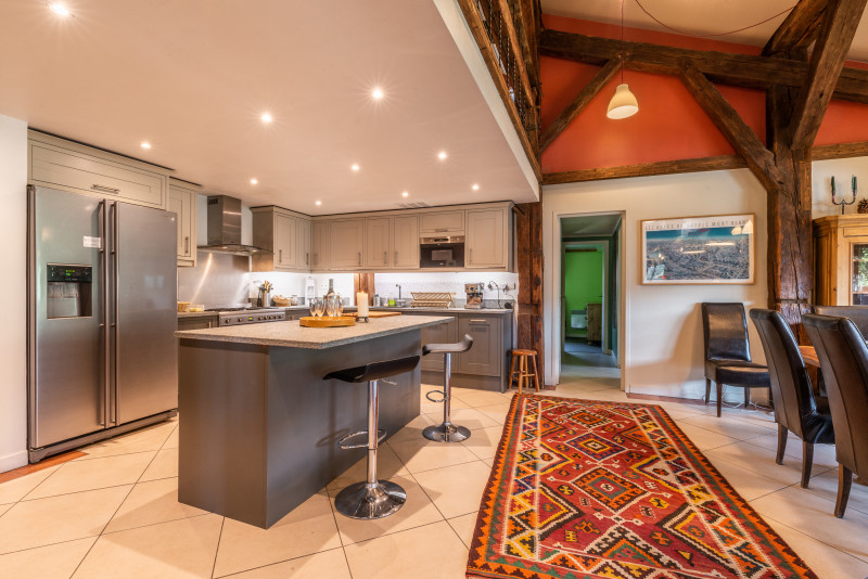 Ferme-de-Lavay-1-cuisine-salon-location-appartement-chalet-Les-Gets