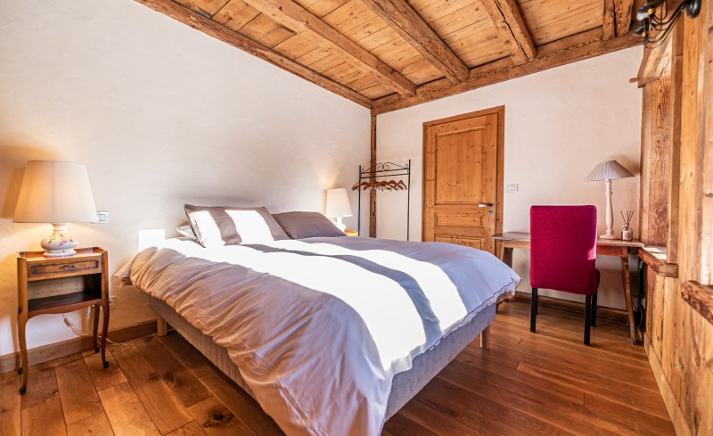 Ferme-du-Crinaz-chambre-lit-double-location-appartement-chalet-Les-Gets