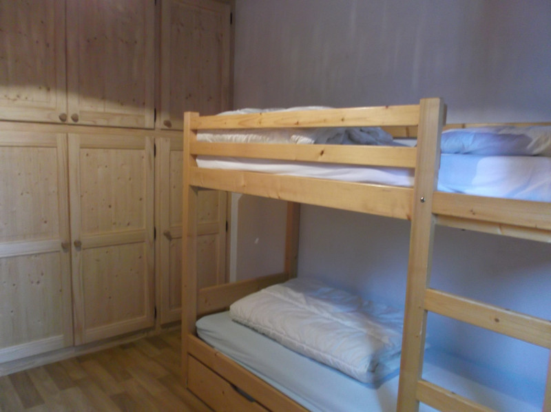 Flambee-chambre-lits-superposes-location-appartement-chalet-Les-Gets