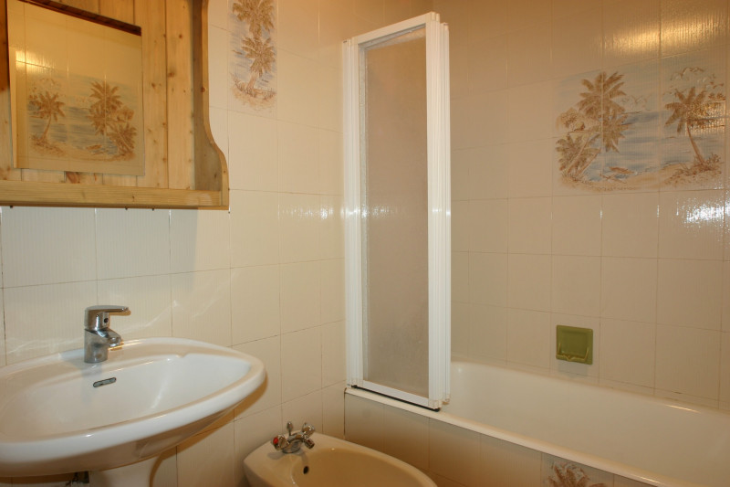 Flambee-salle-de-bain-location-appartement-chalet-Les-Gets