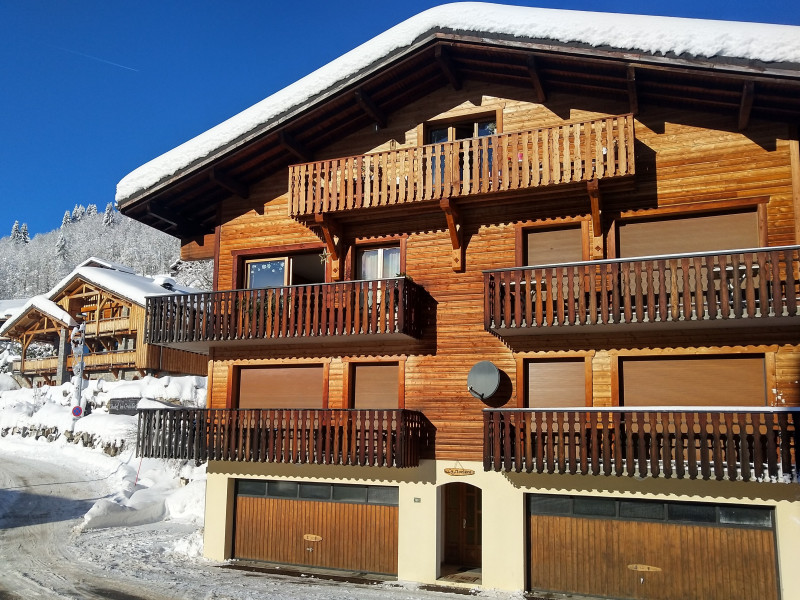 Floriere-4-exterieur-hiver-location-appartement-chalet-Les-Gets