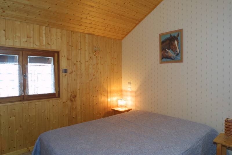 Forge-E-chambre-lit-double-location-appartement-chalet-Les-Gets