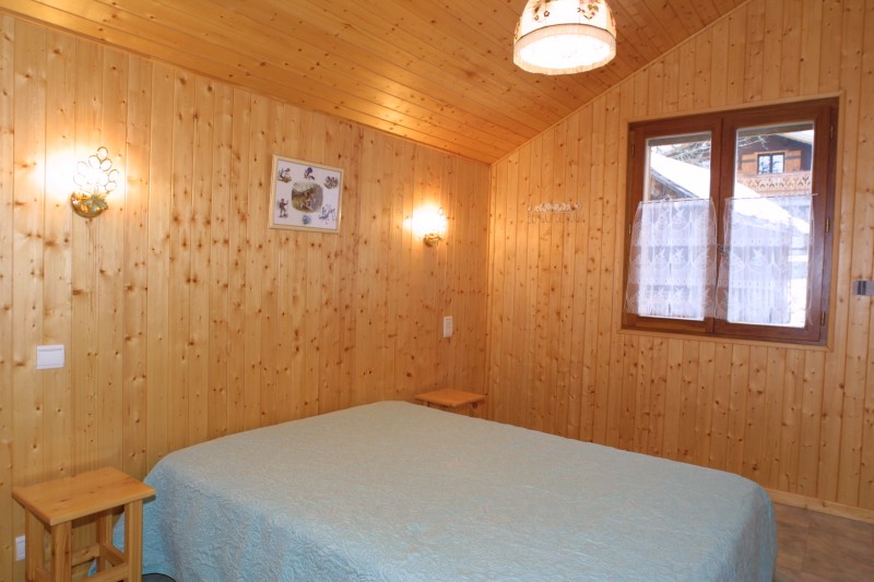 Forge-E-chambre-lit-double-location-appartement-chalet-Les-Gets