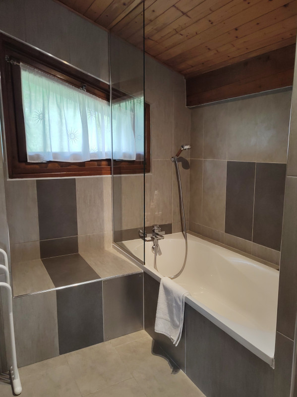 Frachettes-1-salle-de-bain-location-appartement-chalet-Les-Gets
