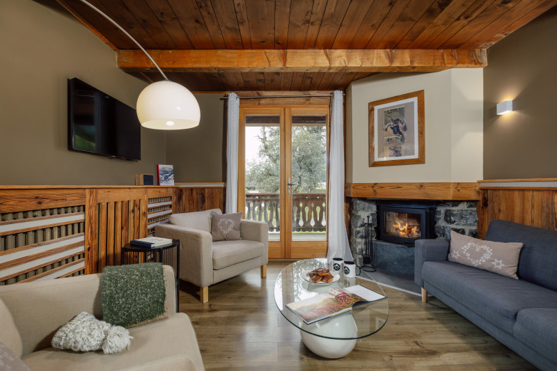 La-Rocade-1-salon-location-appartement-chalet-Les-Gets