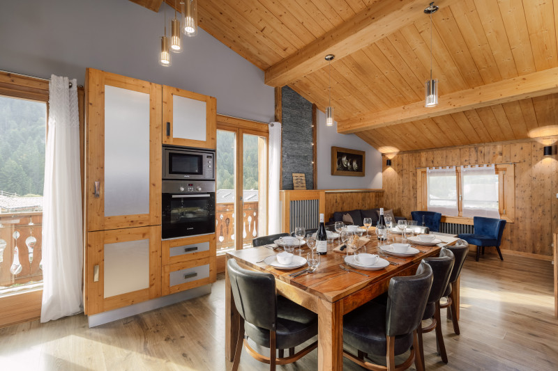 La-Rocade-2-salon-salle-a-manger-location-appartement-chalet-Les-Gets