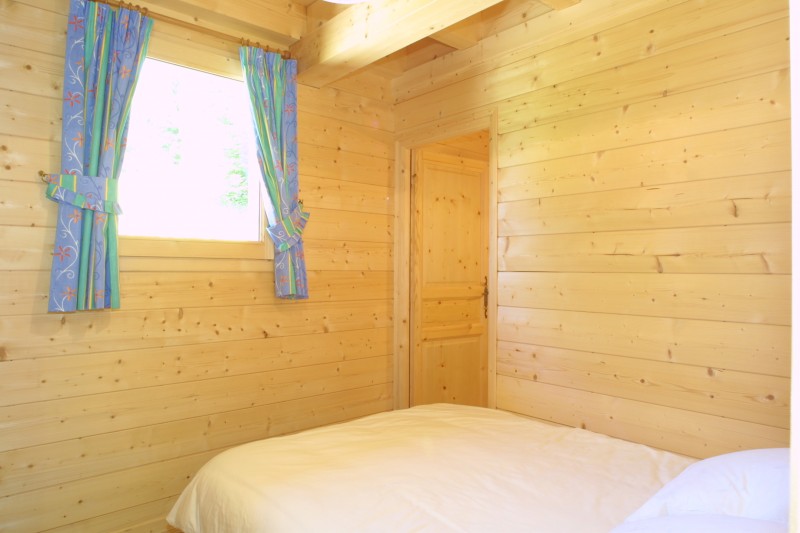 Les-Chouettes-chambre-double-location-appartement-chalet-Les-Gets