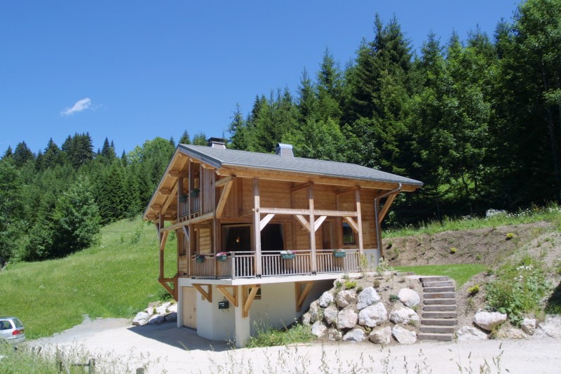 Les-Chouettes-exterieur-ete2-location-appartement-chalet-Les-Gets