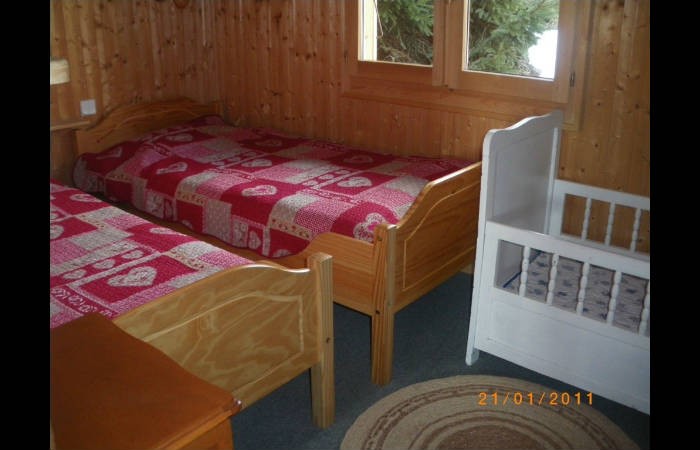 Lou-Paradou-chambre2-location-appartement-chalet-Les-Gets