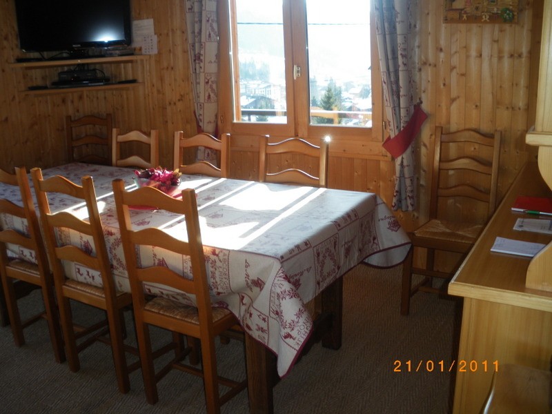 Lou-Paradou-salle-a-manger-location-appartement-chalet-Les-Gets