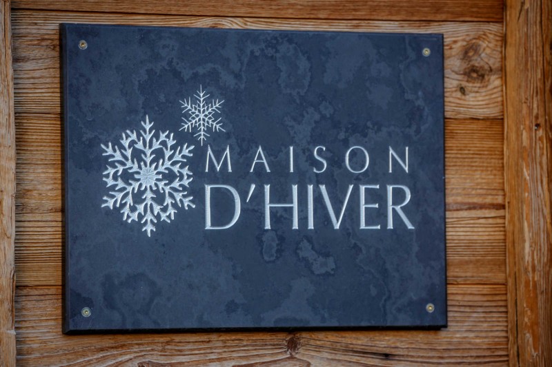 Maison-d-hiver-entree-location-appartement-chalet-Les-Gets