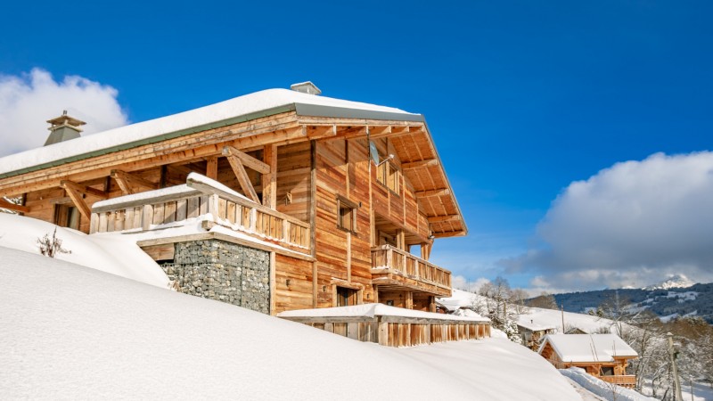 Maison-d-hiver-exterieur-hiver-location-appartement-chalet-Les-Gets