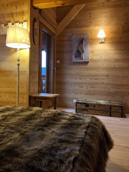 Manolou-chambre-lit-double-location-appartement-chalet-Les-Gets