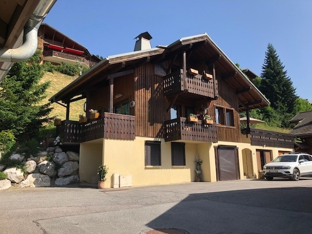 Manolou-extérieur-ete-vue-location-appartement-chalet-Les-Gets