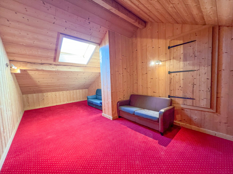 Marly-3-salle-canapes-location-chalet-appartement-Les-Gets Marly-3-salle-canapes-location-chalet-appartement-Les-Gets