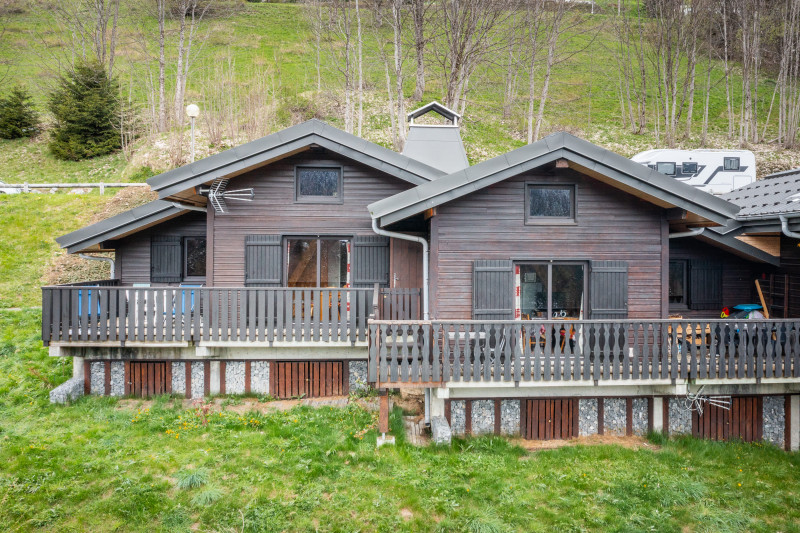 Moudon-Chalet17-exterieur-ete-location-appartement-chalet-Les-Gets