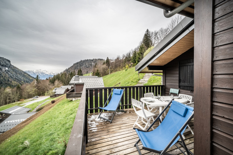 Moudon-Chalet17-extérieur-terrasse-transate-location-appartement-chalet-Les-Gets