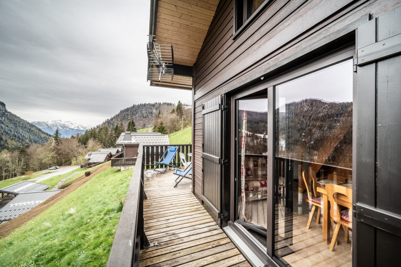 Moudon-Chalet17-extérieur-terrasse-vue-location-appartement-chalet-Les-Gets