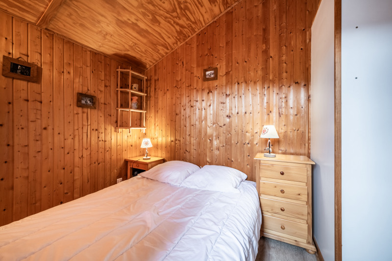Moudon-Chalet17-intérieur-chambre-location-appartement-chalet-Les-Gets