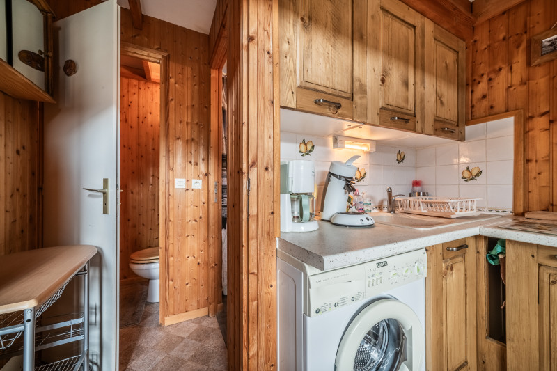 Moudon-Chalet17-intérieur-cuisine-lave-linge-location-appartement-chalet-Les-Gets