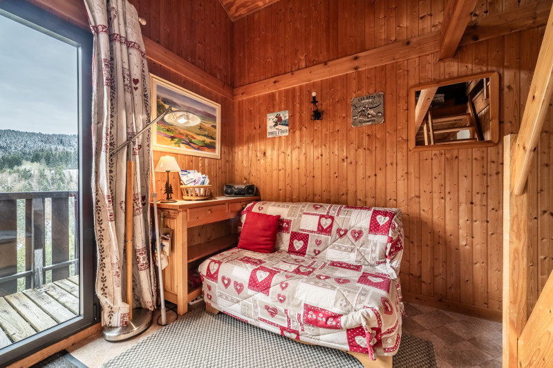 Moudon-Chalet17-intérieur-salon-canapé-location-appartement-chalet-Les-Gets
