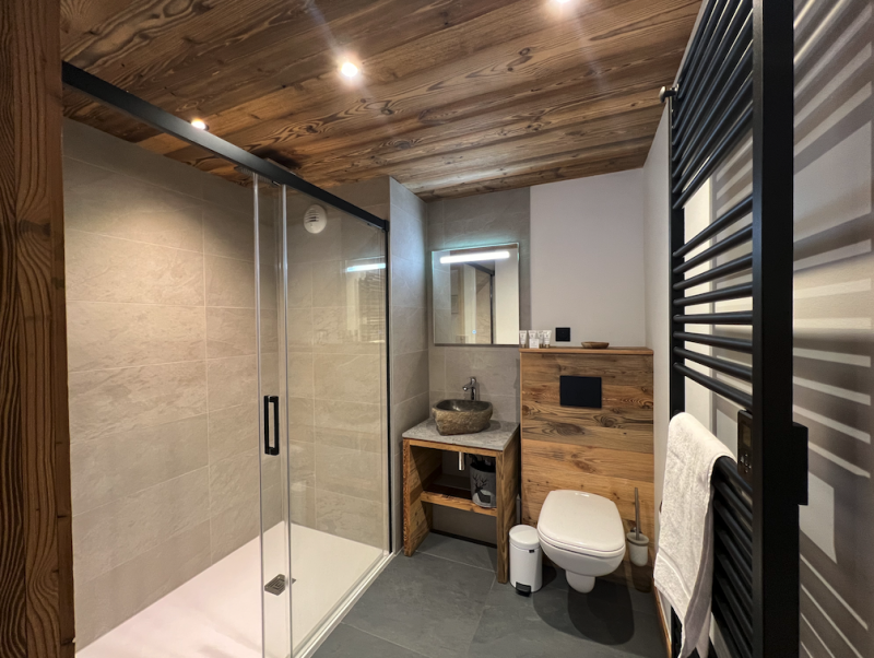 Nagano-205-salle-de-bain-douche-location-appartement-chalet-Les-Gets