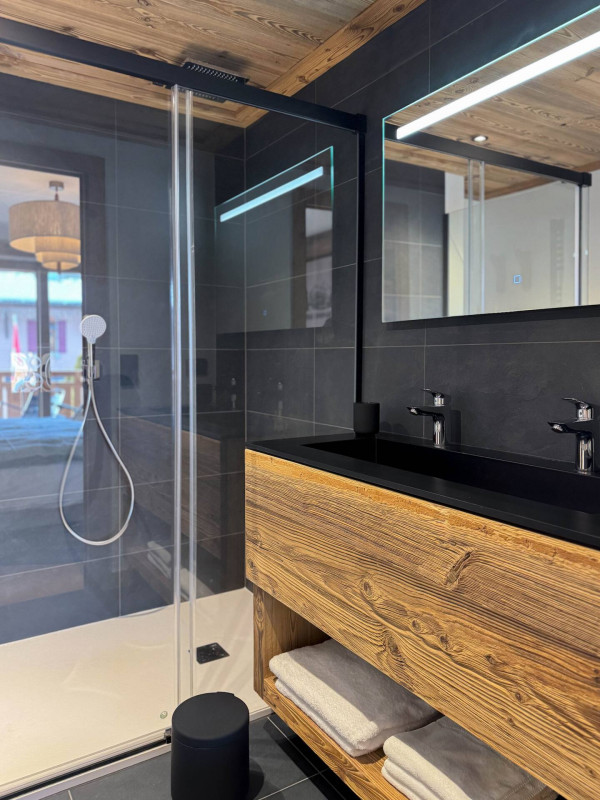 Nagano-207-salle-de-bain-douche-location-appartement-chalet-Les-Gets